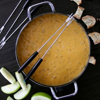 Beer Cheese Fondue | Melanie Makes melaniemakes.com