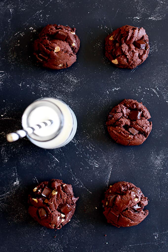 These delicious Double Chocolate Walnut Brownie Cookies contain a substantial amount of cocoa, melty chocolate chunks and chopped walnuts and take just 10 minutes to prepare.