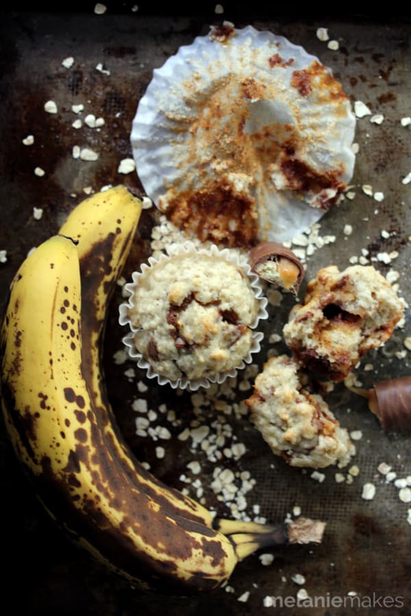 The classic banana oatmeal flavor combination gets a bit more interesting with the addition of your favorite candy bar. Caramel, chocolate and a cookie crunch make these four ingredient Twix Banana Oatmeal Muffins taste like luscious bites of Bananas Foster with a hint of chocolate. 