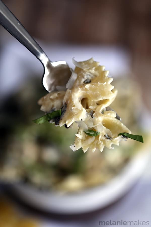 This three ingredient Quick and Easy Chicken Artichoke Spinach Pasta transforms one of your favorite appetizers into a showstopping main course. Artichokes and spinach are blended with the distinct flavor of Romano cheese and then stirred into al dente pasta and chicken to create a delicious and effortless pasta dish.