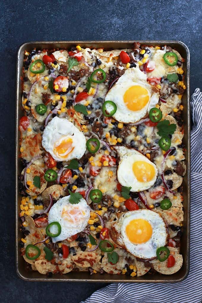 https://melaniemakes.com/images/2017/02/huevos-rancheros-sheet-pan-nachos-2-compressor.jpg