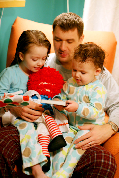 Holiday Book Tradition | @melaniebauer at Melanie Makes